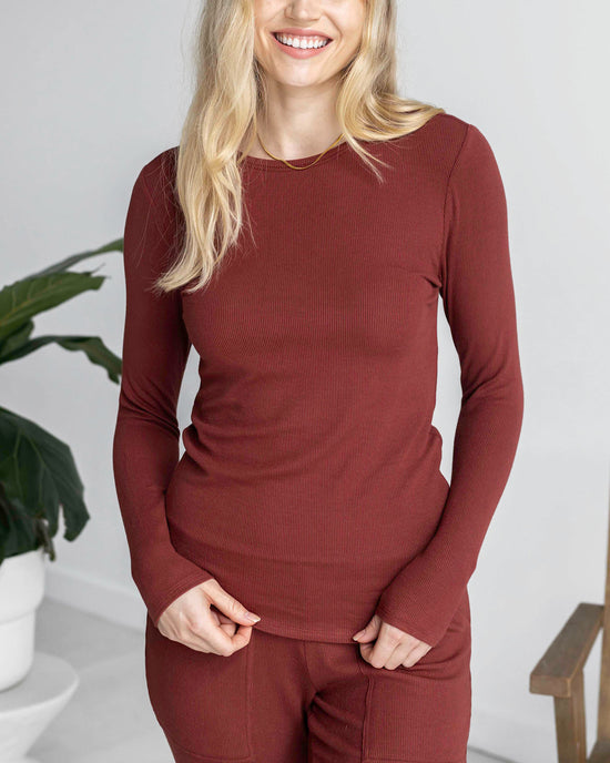 Essential Ribbed Stretch Tee