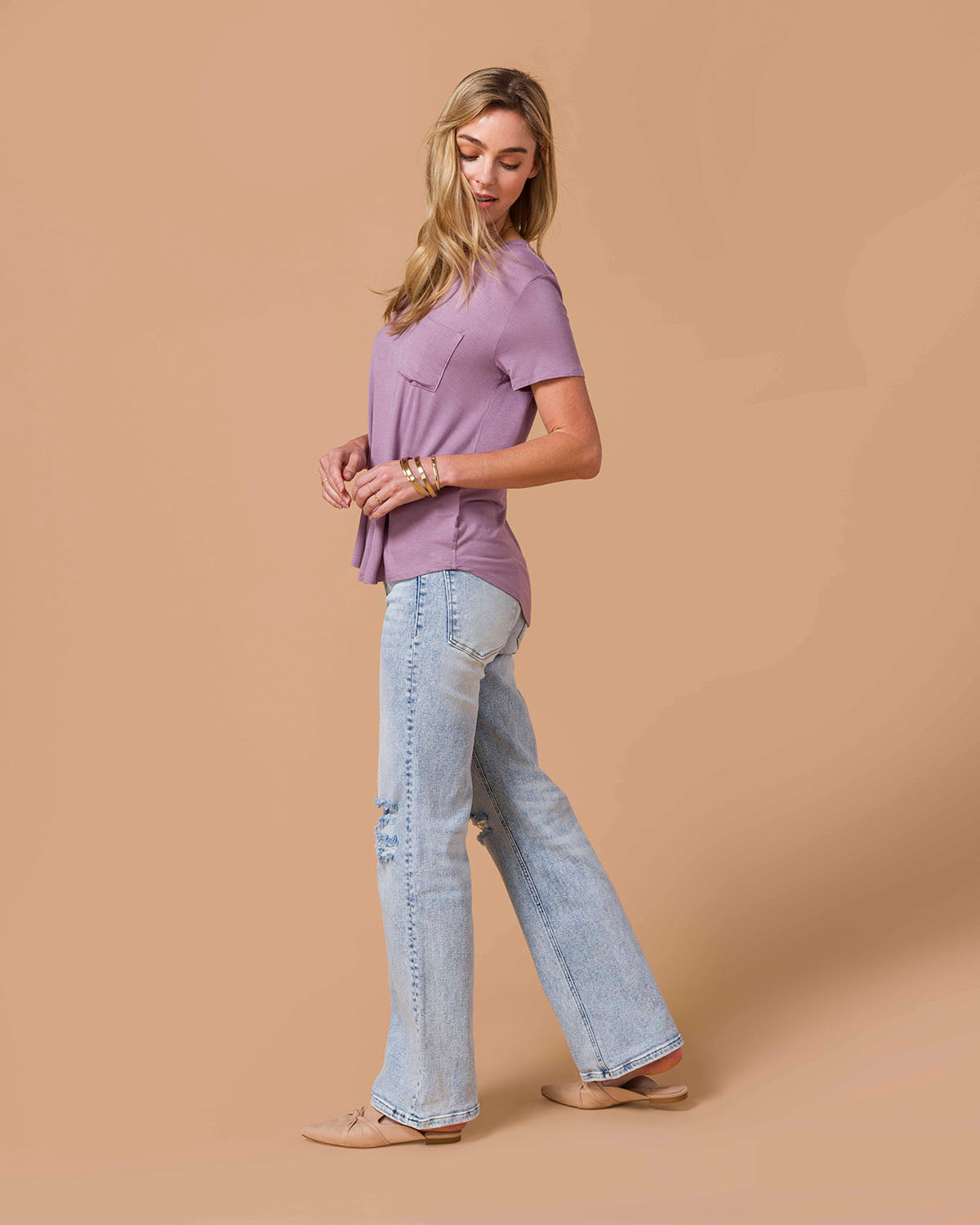 Blond model wearing a Perfect Fit Pocket Tee - Dusty Plum with denim side view.