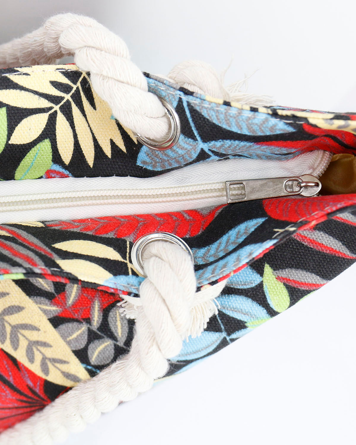 Summer Tote Bag Tropical Leaf Zipper Close Up