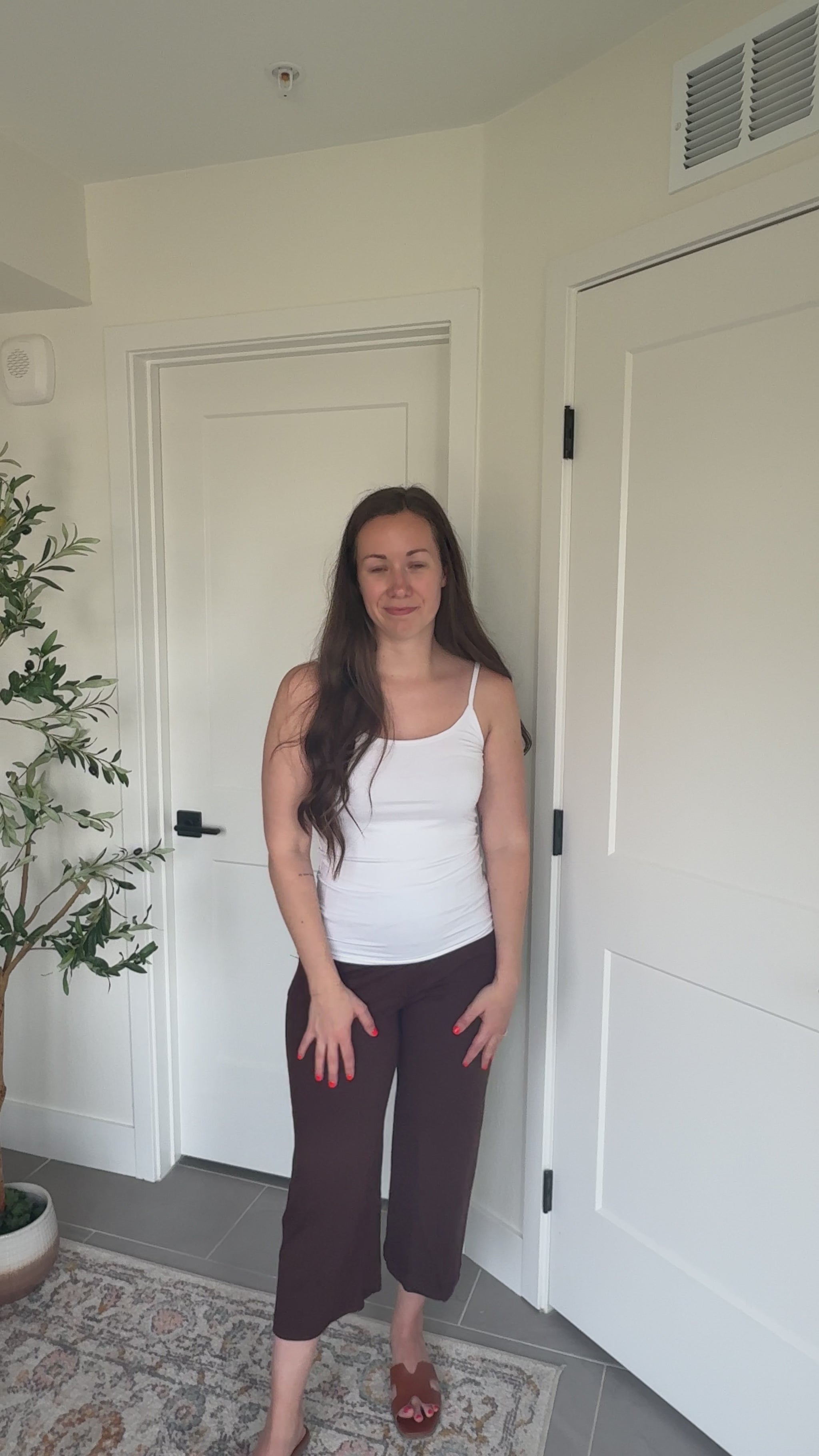 Try-on video of a model wearing the Weekend Ease Cropped Pant in Brown.