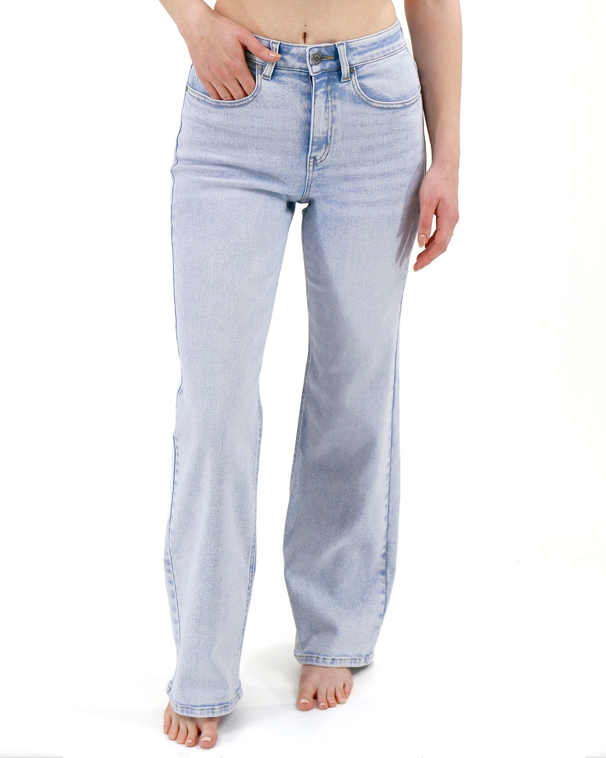 Wide Leg Premium Denim in Non Distressed Light-Wash