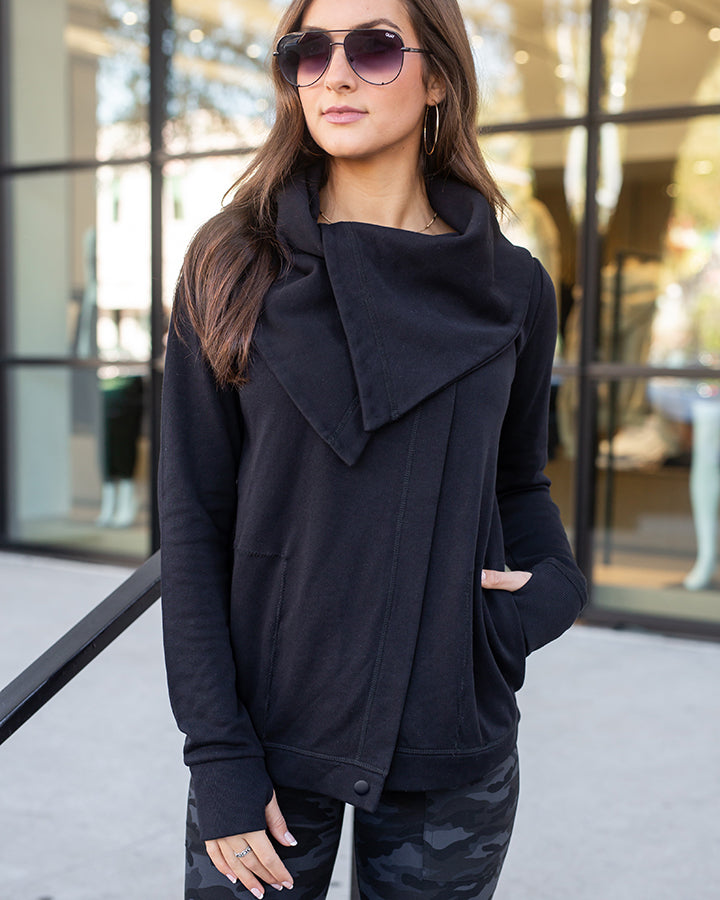 Fleece Wrap Up in Black