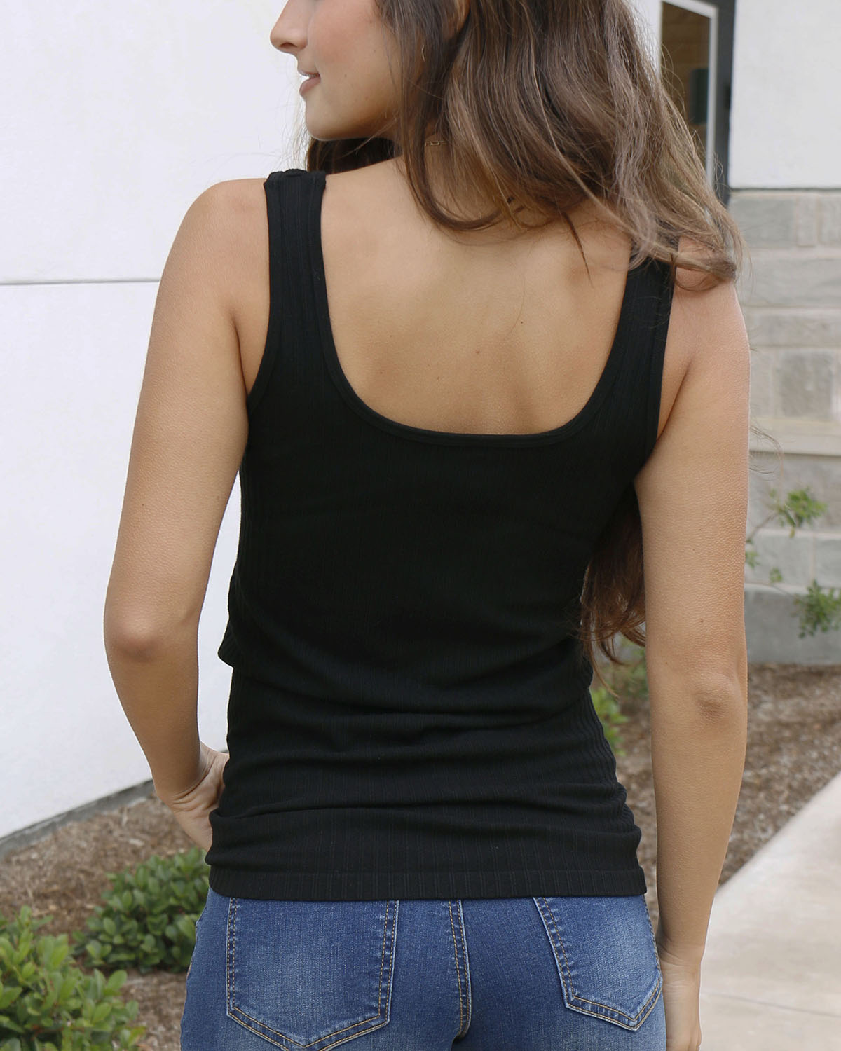 back view of black seamless ribbed tank