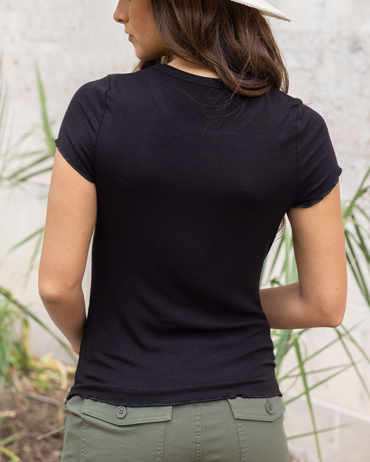 Fitted Ribbed Tee in Black